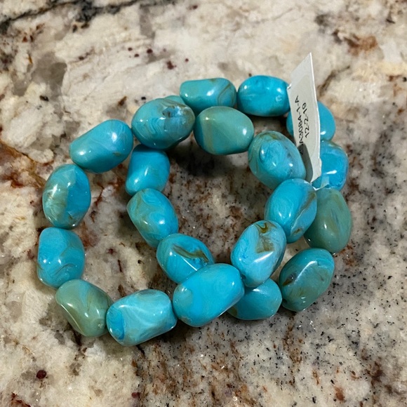 Jewelry - Turquoise faux Beaded Bracelet